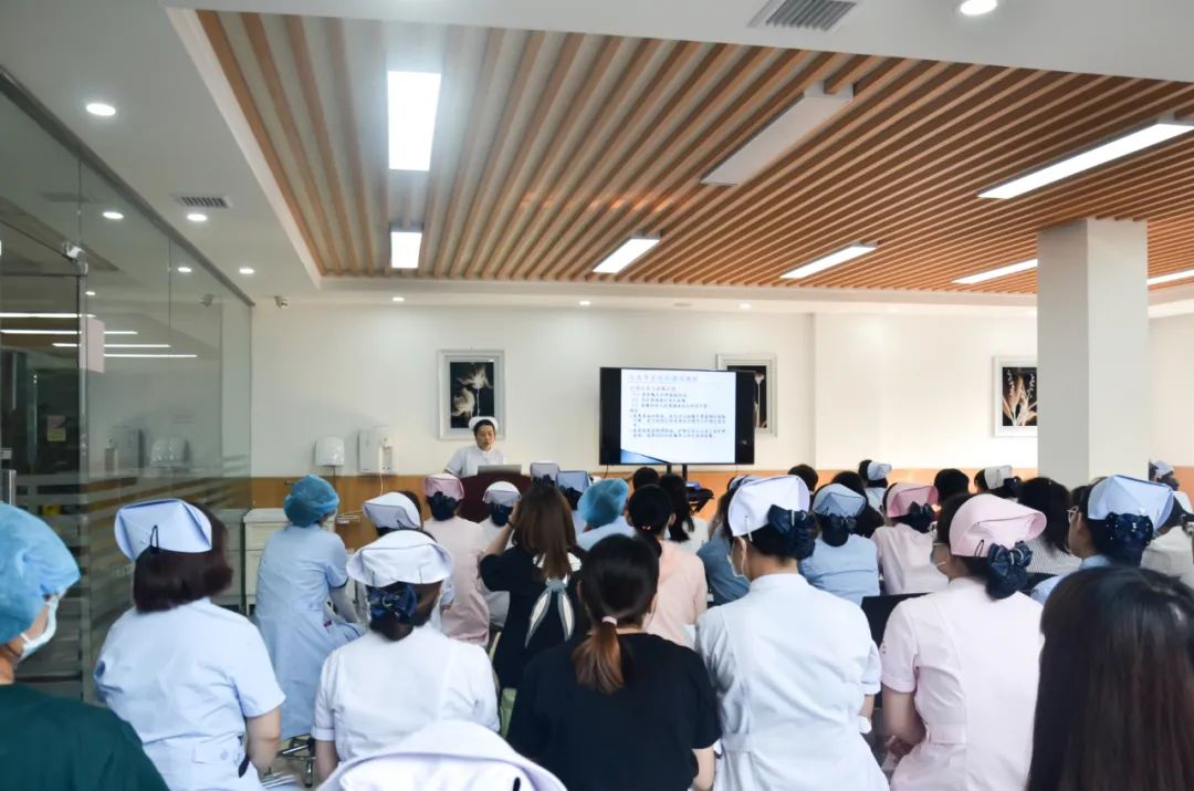 护理园地|我院护理部组织7月第一期护理业务培训