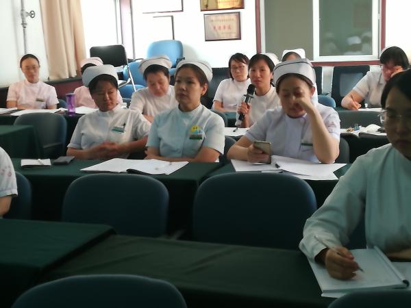 护理部展召开2019年二季度护理质量与安全管理会议