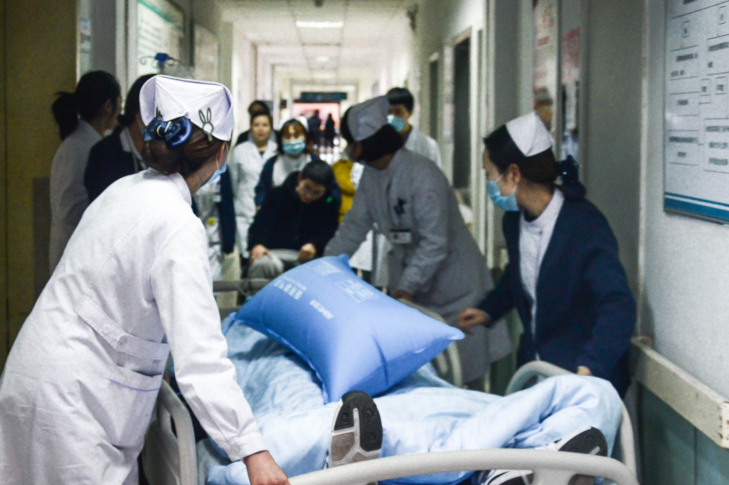 我院医务科及护理部联合开展突发公共事件应急演练