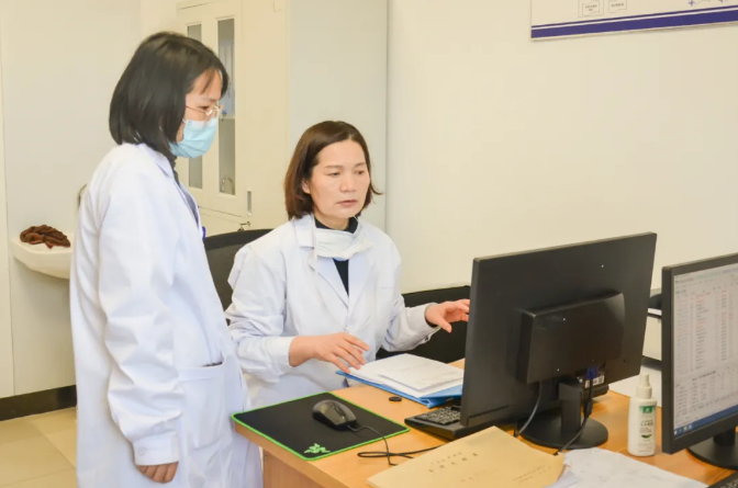 山大一院重症医学科专家王美霞教授莅临我院进行指导