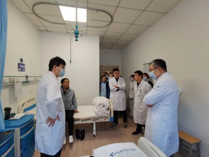 专家联合骨康查房，提升科室综合实力